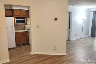 2536 Stradbrook Dr, Charlotte, NC 28210 - Photo 2