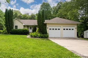 69 Mountain Ridge Ln, Fletcher, NC 28732 - Photo 2