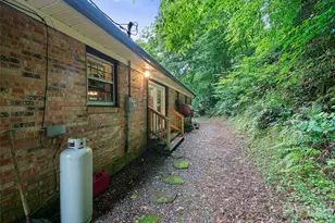915 Little Creek Rd, Burnsville, NC 28714 - Photo 26