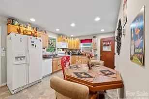 915 Little Creek Rd, Burnsville, NC 28714 - Photo 10