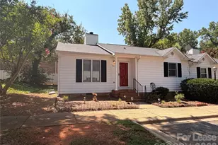 5917 Crape Myrtle Ln, Charlotte, NC 28216 - Photo 2