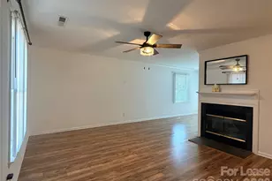 5917 Crape Myrtle Ln, Charlotte, NC 28216 - Photo 8