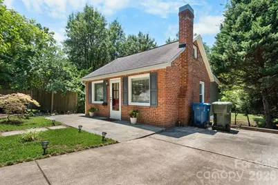407 10th Street Drive NW, Hickory, NC 28601 - Photo 2