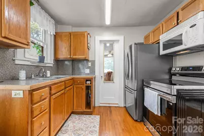 407 10th Street Drive NW, Hickory, NC 28601 - Photo 16