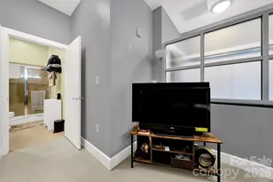 333 W Trade St, Charlotte, NC 28202 - Photo 8