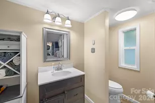 125 Ice Hollow Rd, Zirconia, NC 28790 - Photo 20