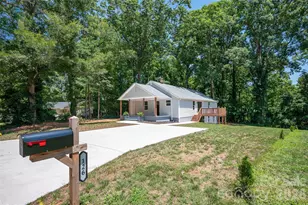 126 39th Ave Ct NW, Hickory, NC 28601 - Photo 2