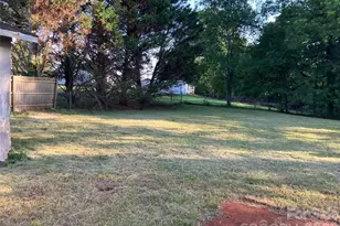 123 Dalehurst Dr, Forest City, NC 28043 - Photo 2