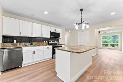 4900 Malibu Drive, Charlotte, NC 28215 - Photo 10