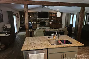 216 Brentwood Cir, Newton, NC 28658 - Photo 2