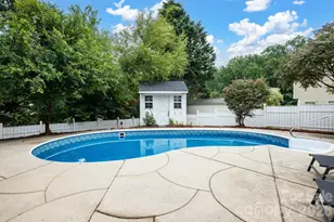 3412 Pondridge Ct, Charlotte, NC 28269 - Photo 2