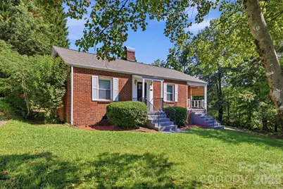 1060 14th Avenue NW, Hickory, NC 28601 - Photo 2