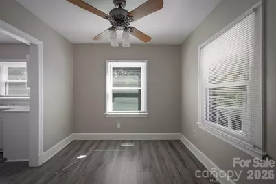 1060 14th Avenue NW, Hickory, NC 28601 - Photo 8
