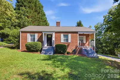 1060 14th Avenue NW, Hickory, NC 28601 - Photo 1