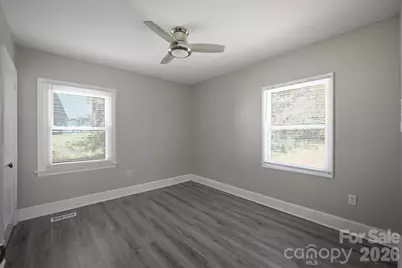 1060 14th Avenue NW, Hickory, NC 28601 - Photo 14