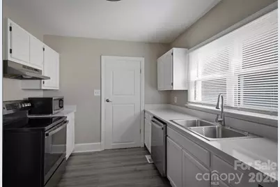 1060 14th Avenue NW, Hickory, NC 28601 - Photo 6