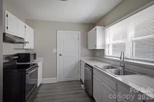 1060 14th Ave NW, Hickory, NC 28601 - Photo 6