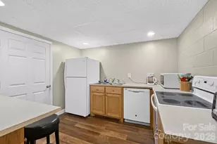 1001 Plantation Dr NE, Lenoir, NC 28645 - Photo 32