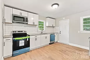 3708 Carlyle Dr, Charlotte, NC 28208 - Photo 4