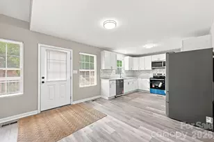 302 Hunter St, York, SC 29745 - Photo 10
