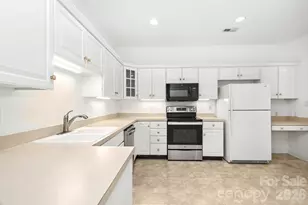 9807 Whispering Willow Ct, Charlotte, NC 28210 - Photo 8