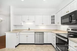 9807 Whispering Willow Ct, Charlotte, NC 28210 - Photo 10