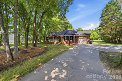 617 Autumn Drive, Harrisburg, NC 28075 - Photo 2