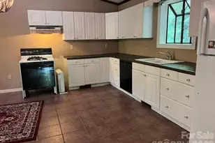 105 Chestnut Hill Rd, Black Mountain, NC 28711 - Photo 6
