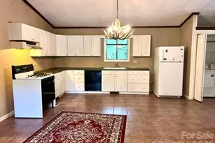 105 Chestnut Hill Rd, Black Mountain, NC 28711 - Photo 4