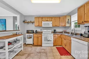 1095 E Prince Rd, Landrum, SC 29356 - Photo 12