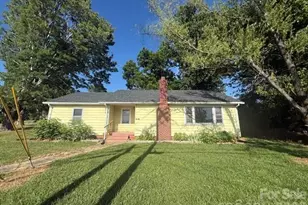 307 Yancey St, Marion, NC 28752 - Photo 1