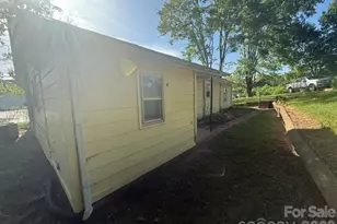 307 Yancey St, Marion, NC 28752 - Photo 2