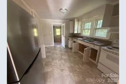 307 Yancey Street, Marion, NC 28752 - Photo 4