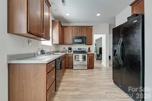 4816 Eagle Creek Dr, Charlotte, NC 28269 - Photo 10