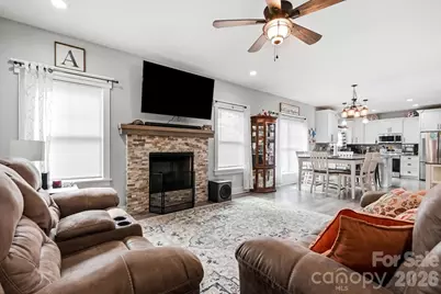 304 E Florida Avenue, Bessemer City, NC 28016 - Photo 6