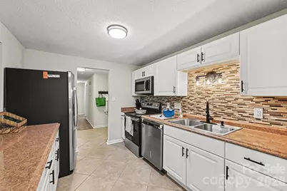 7319 Shadowlake Drive, Charlotte, NC 28226 - Photo 10