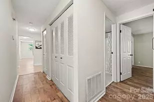 7319 Shadowlake Dr, Charlotte, NC 28226 - Photo 4