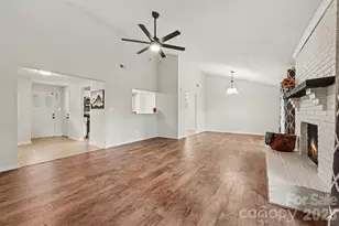 7319 Shadowlake Dr, Charlotte, NC 28226 - Photo 6