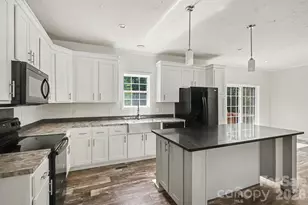 806 New Castle Ct, Albemarle, NC 28001 - Photo 10