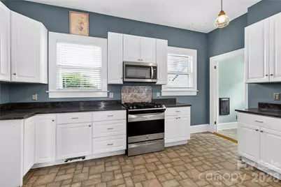 729 5th Avenue W, Hendersonville, NC 28739 - Photo 16