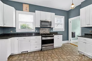 729 5th Ave W, Hendersonville, NC 28739 - Photo 16