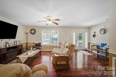 805 Bannon Place SW, Lenoir, NC 28645 - Photo 8