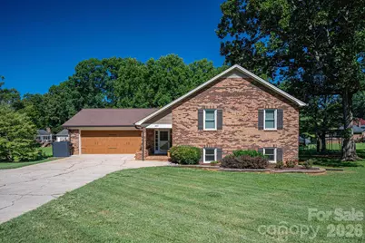 389 Caprice Circle, Lincolnton, NC 28092 - Photo 2