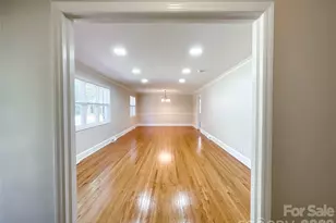 6728 Lakeside Dr, Charlotte, NC 28215 - Photo 8