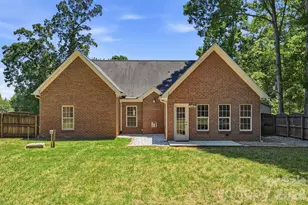139 Spicewood Cir, Troutman, NC 28166 - Photo 2