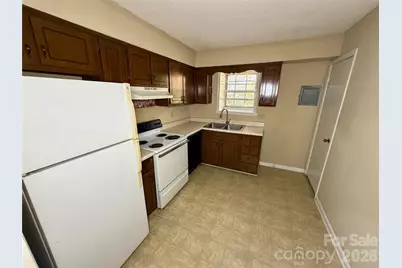 5805 Hunting Ridge Lane #J, Charlotte, NC 28212 - Photo 4