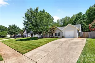8732 Brookstead Meadow Ct, Charlotte, NC 28215 - Photo 2