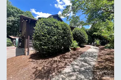 200 Foxlair Court, Matthews, NC 28105 - Photo 2