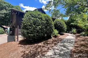 200 Foxlair Ct, Matthews, NC 28105 - Photo 2