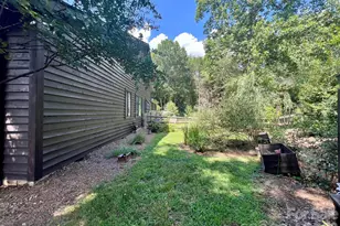 200 Foxlair Ct, Matthews, NC 28105 - Photo 6